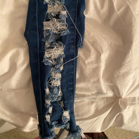 Fashion Nova Size 5 Super Ripped Jeans - Picture 3 of 11